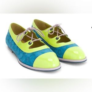 Fluevog size 6, Jacquie lace up flats